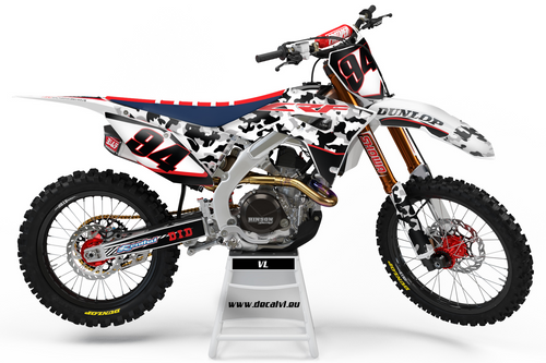 Honda CRF COW -tarrasarja asennettuna: mustavalkoinen cow-kuosi ja nuolimainen linjakkuus