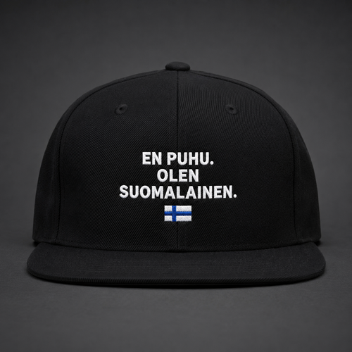 Musta suoralla lipalla varustettu lippis, jossa valkoinen EN PUHU. OLEN SUOMALAINEN. -kirjonta ja pieni Suomen lippu
