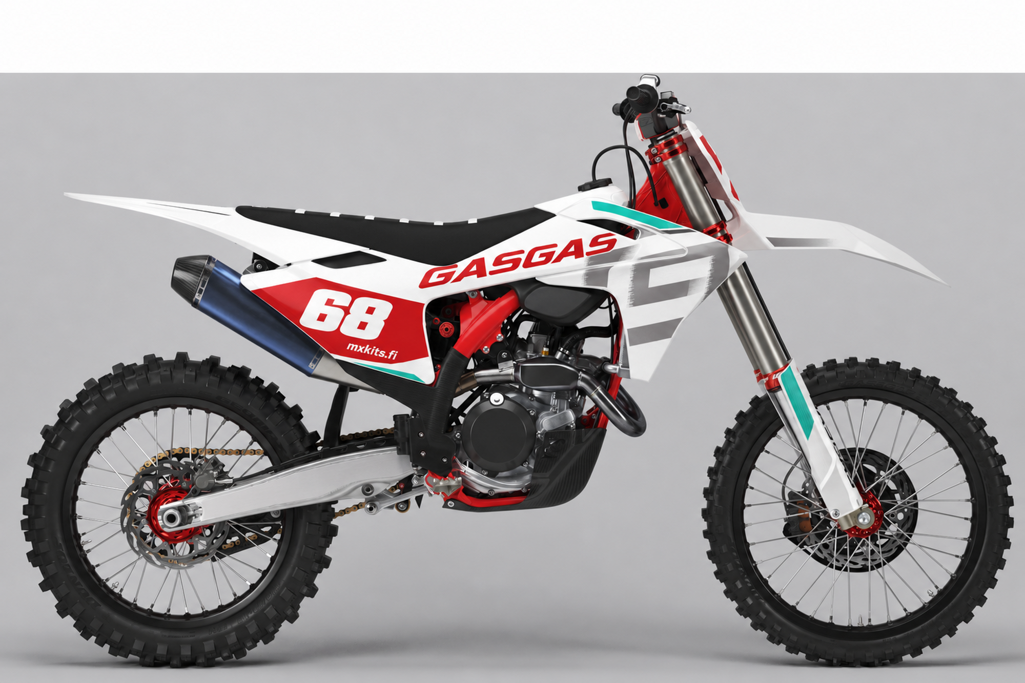 Valkoinen, punainen ja hopeanharmaa GasGas-motocrosspyörä turkooseilla Stock White -aksenteilla, numero 68, GASGAS ja mxkits.fi.
