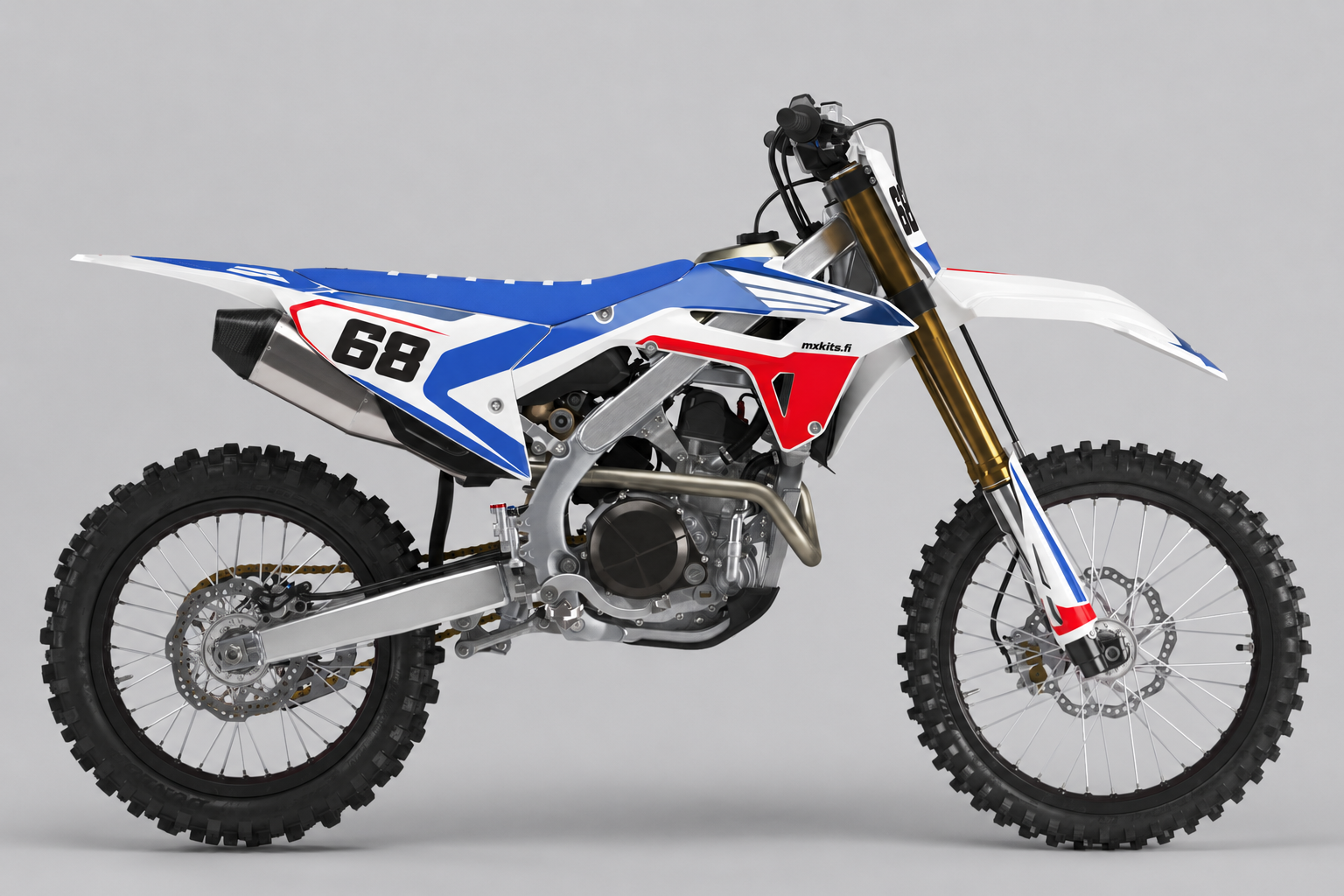 Sinivalkoinen Honda CRF Sinikiila punaisella aksentilla, numero 68 kahdessa kilvessä ja mxkits.fi sivukatteessa.