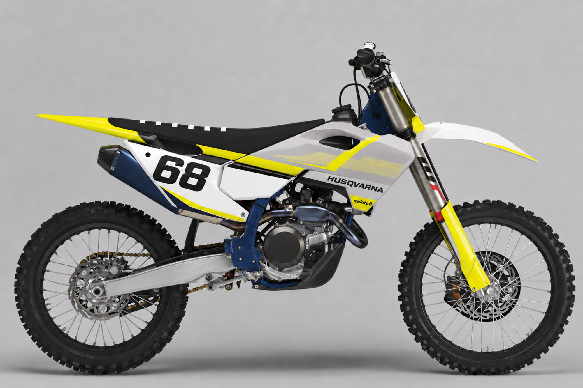 Valkoinen ja harmaa Husqvarna-motocrosspyörä fluoresoivan keltaisilla viisteillä, tummansinisillä yksityiskohdilla ja selkeällä kilpailuilmeellä, numero 68, HUSQVARNA ja mxkits.fi.