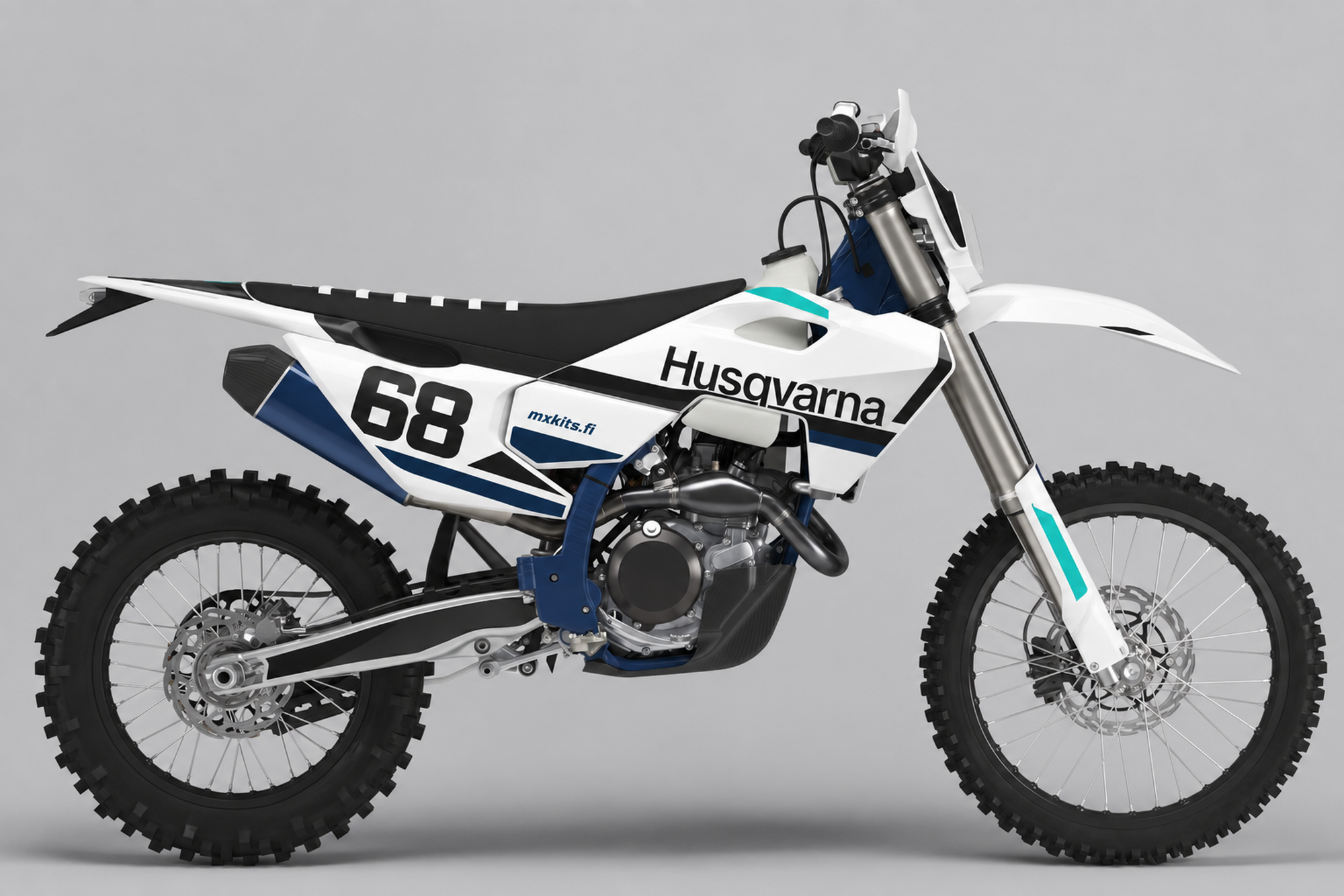 Husqvarna Jäävuono -motocrosspyörä sivulta, valkoinen pohja, sinimustat kiilat, turkoosit aksentit ja numero 68.