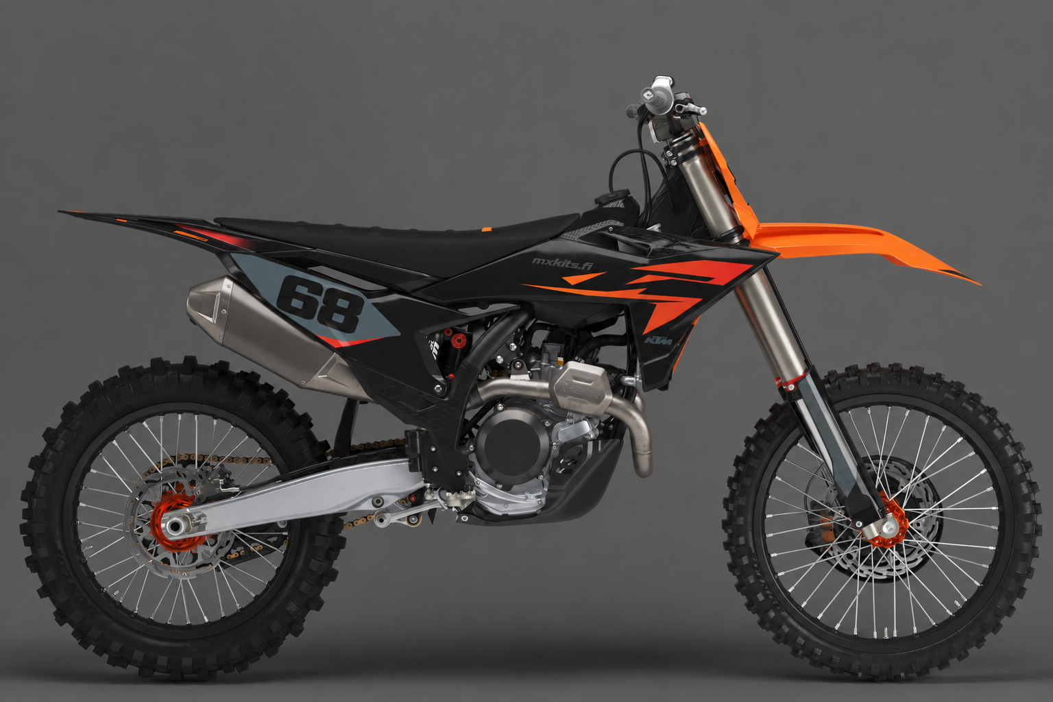 KTM Varjoterä -motocross-tarrasarja numerolla 68, musta-hiilenharmaa pohja ja punaoranssit terälinjat