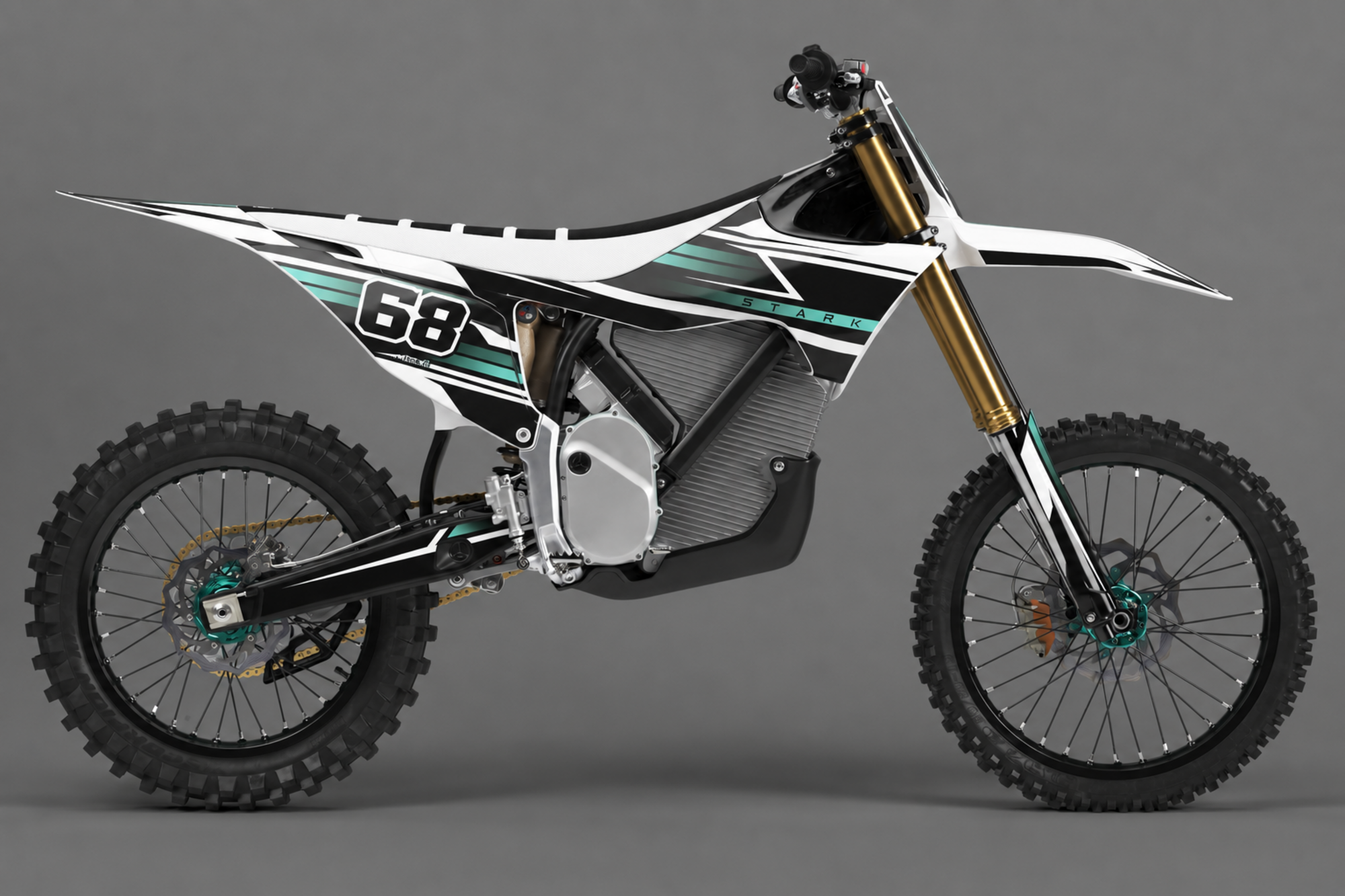 Valkoinen, musta ja turkoosi Stark-sähkömotocrosspyörä terävällä Circuit-grafiikalla, numero 68, STARK ja mxkits.fi.
