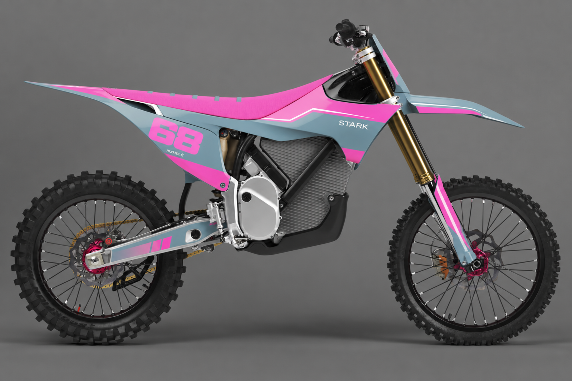 Harmaansininen ja kirkkaanpinkki Stark-sähkömotocrosspyörä puhtaalla Ulterior-väripalkkigrafiikalla, numero 68, STARK ja mxkits.fi.