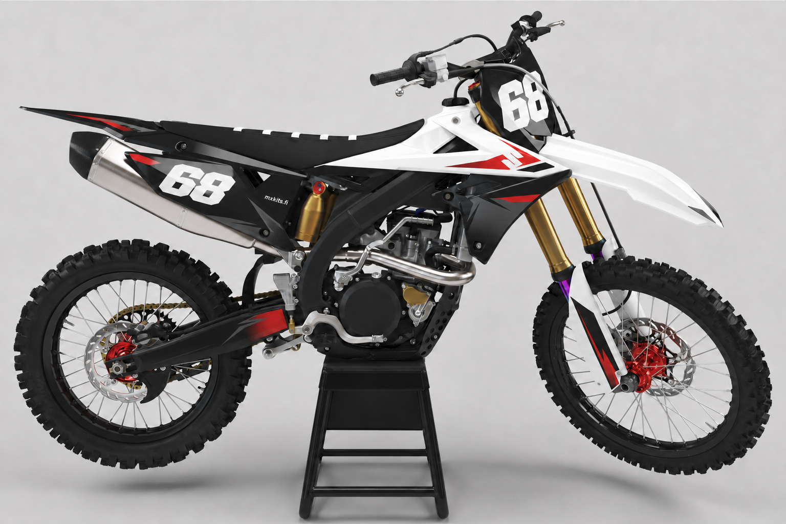 Suzuki RM-Z Punavire valkopunamusta personoitava motocross-tarrasarja numerolla 68 ja yksivärisellä mustalla huoltopukilla