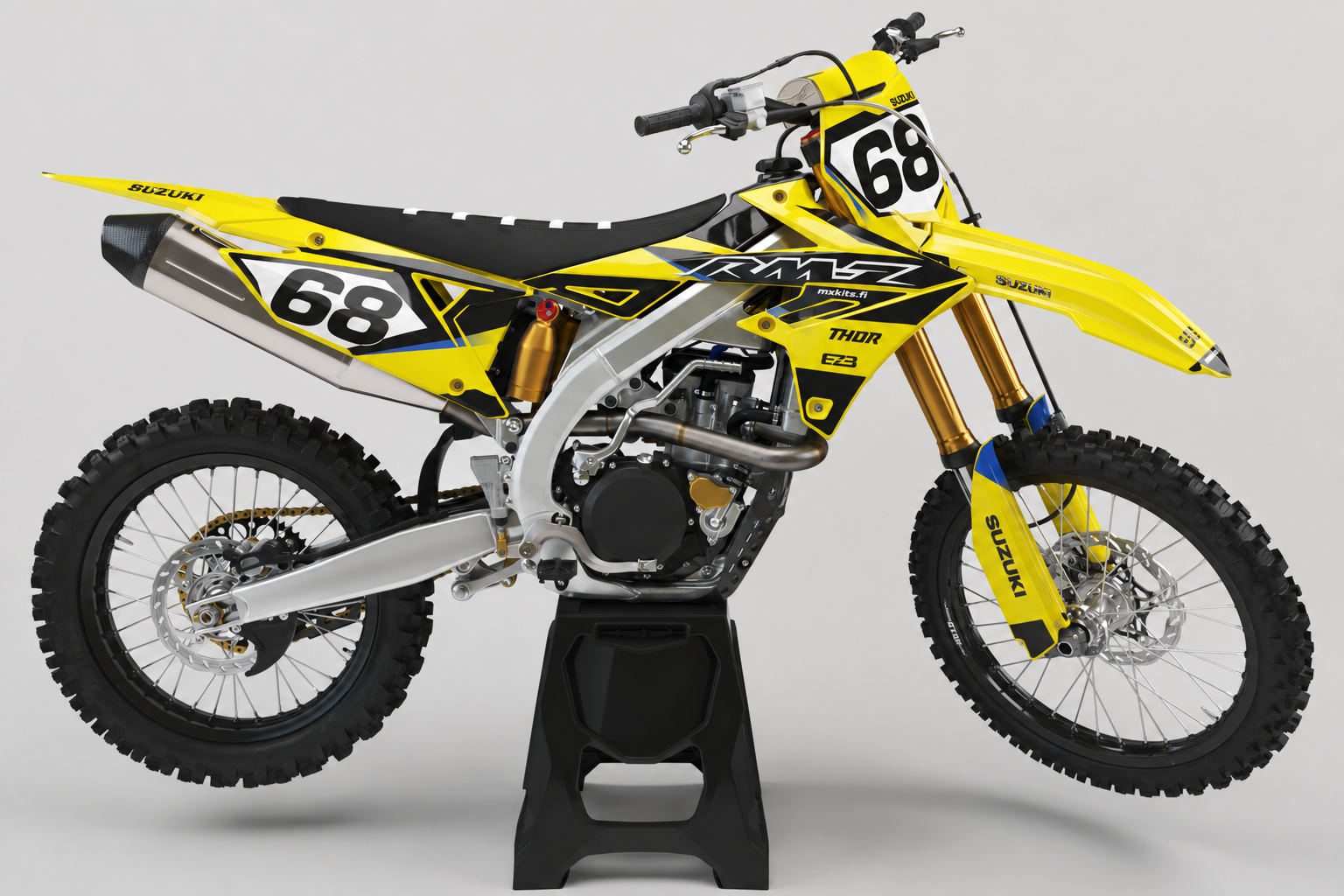 Suzuki Keltakitka personoitava motocross-tarrasarja kelta-mustilla kilpagraafikoilla, esimerkkikuvassa numero 68