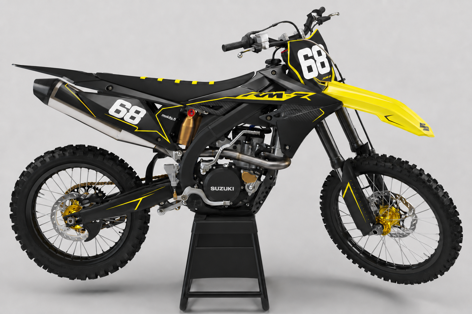 Suzuki RM-Z Mustavoima personoitava sponsoriton motocross-tarrasarja numerolla 68