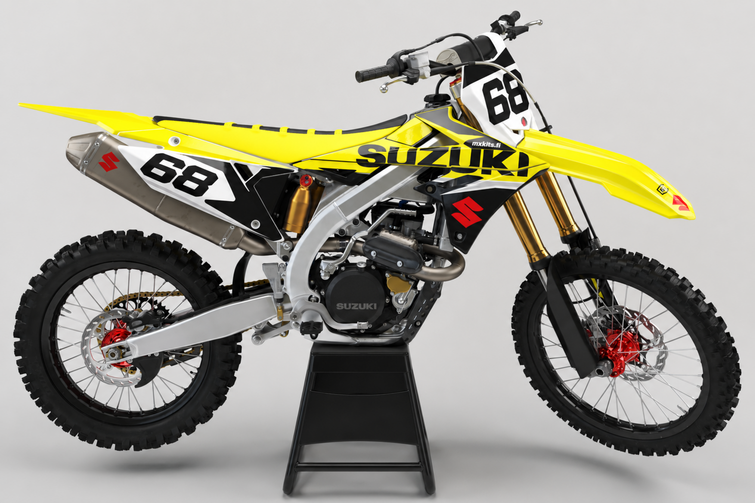 Suzuki RM-Z Liekkikruunu motocross-tarrasarja keltaisena, punaisena, mustana ja valkoisena punaisilla navoilla ja numerolla 68