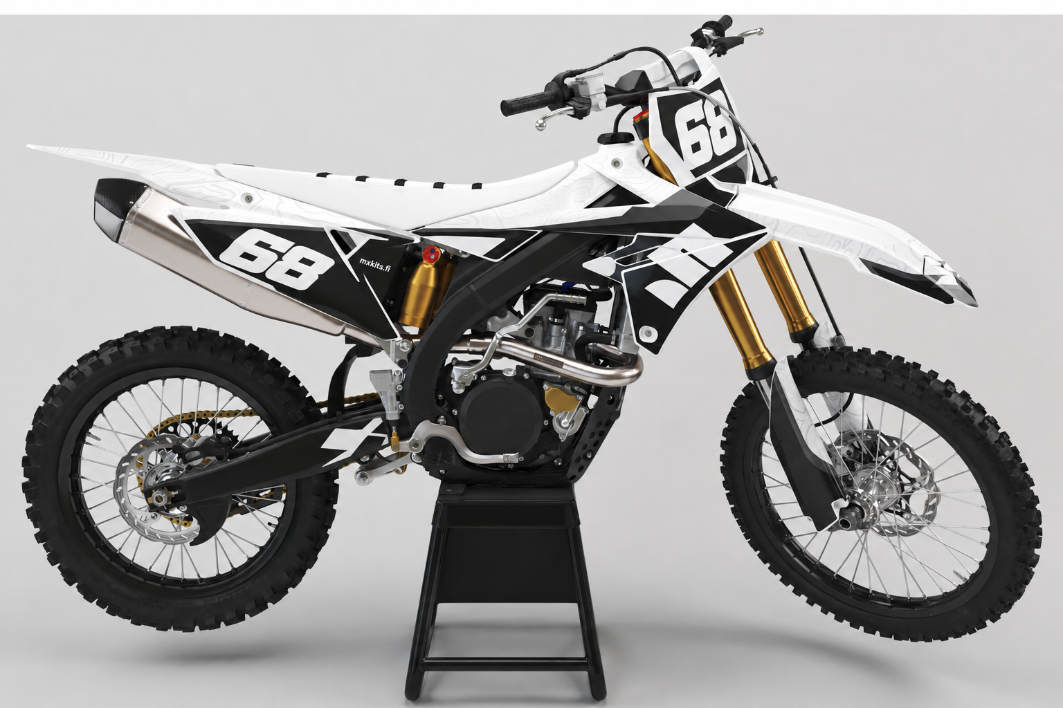 Suzuki RM-Z Valkoharha valkomusta personoitava motocross-tarrasarja numerolla 68 ja mustalla huoltopukilla