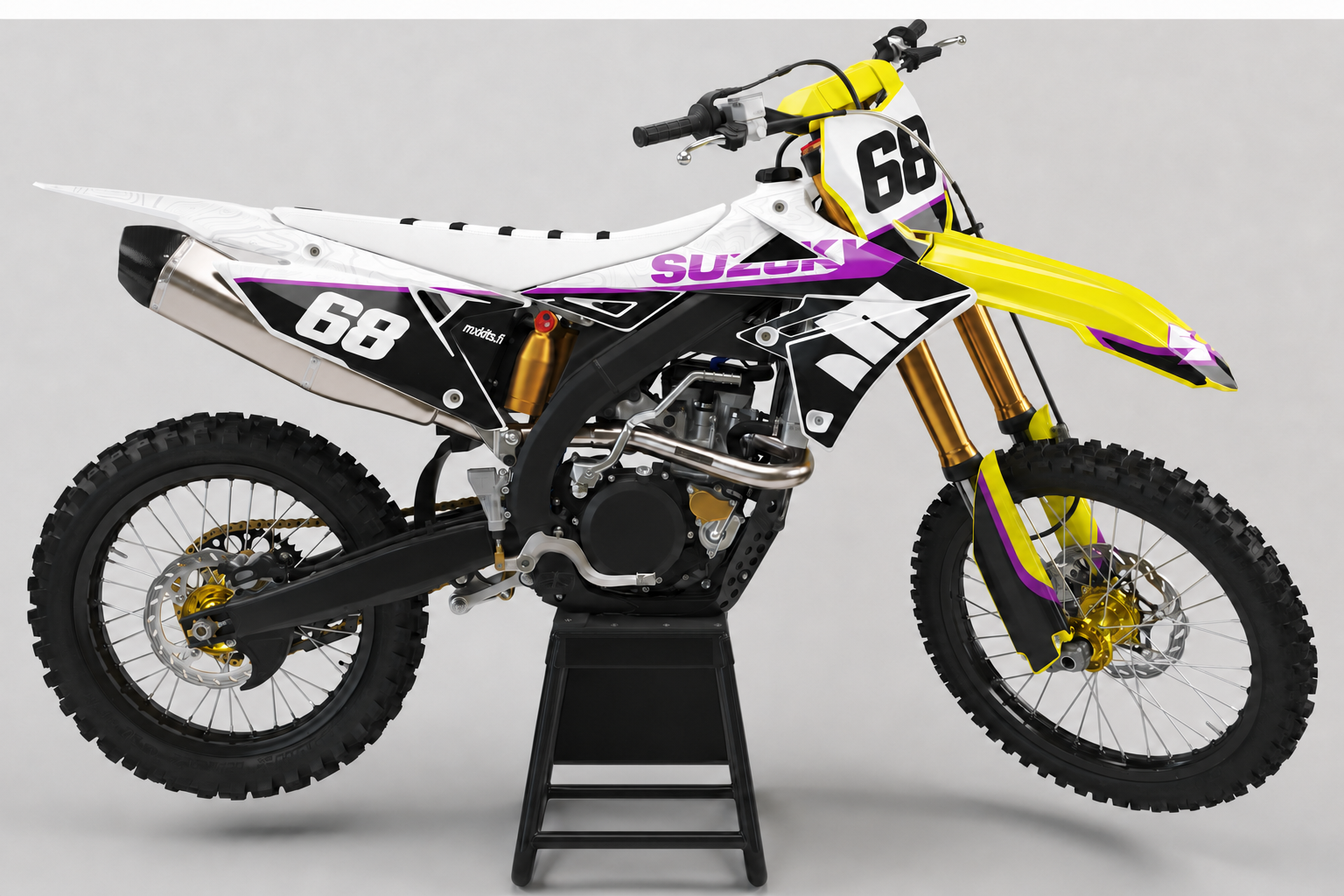 Suzuki Violettivirta personoitava kelta-violetti motocross-tarrasarja numerolla 68 ja täysin mustalla huoltopukilla