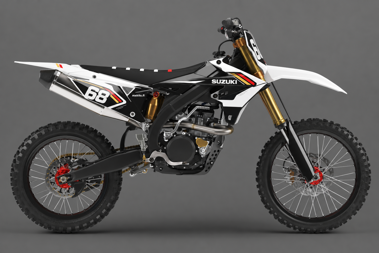 Valkoinen, musta ja kullanvärinen Suzuki-motocrosspyörä sponsorittomalla Valkokiila-grafiikalla, numero 68 ja mxkits.fi.