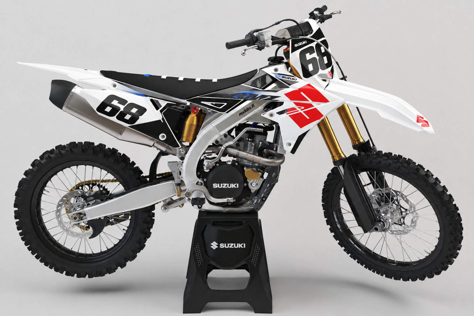 Suzuki Valkonuoli personoitava valkoinen motocross-tarrasarja punaisilla yksityiskohdilla, mallikuvassa numero 68