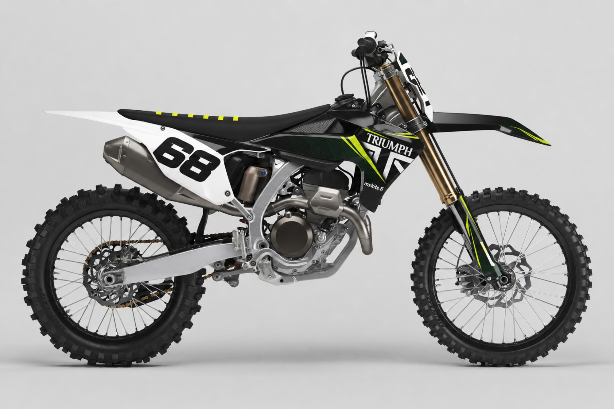 Musta ja valkoinen Triumph-motocrosspyörä syvän smaragdinvihreillä ja limenkeltaisilla aksenteilla, numero 68, TRIUMPH ja mxkits.fi.