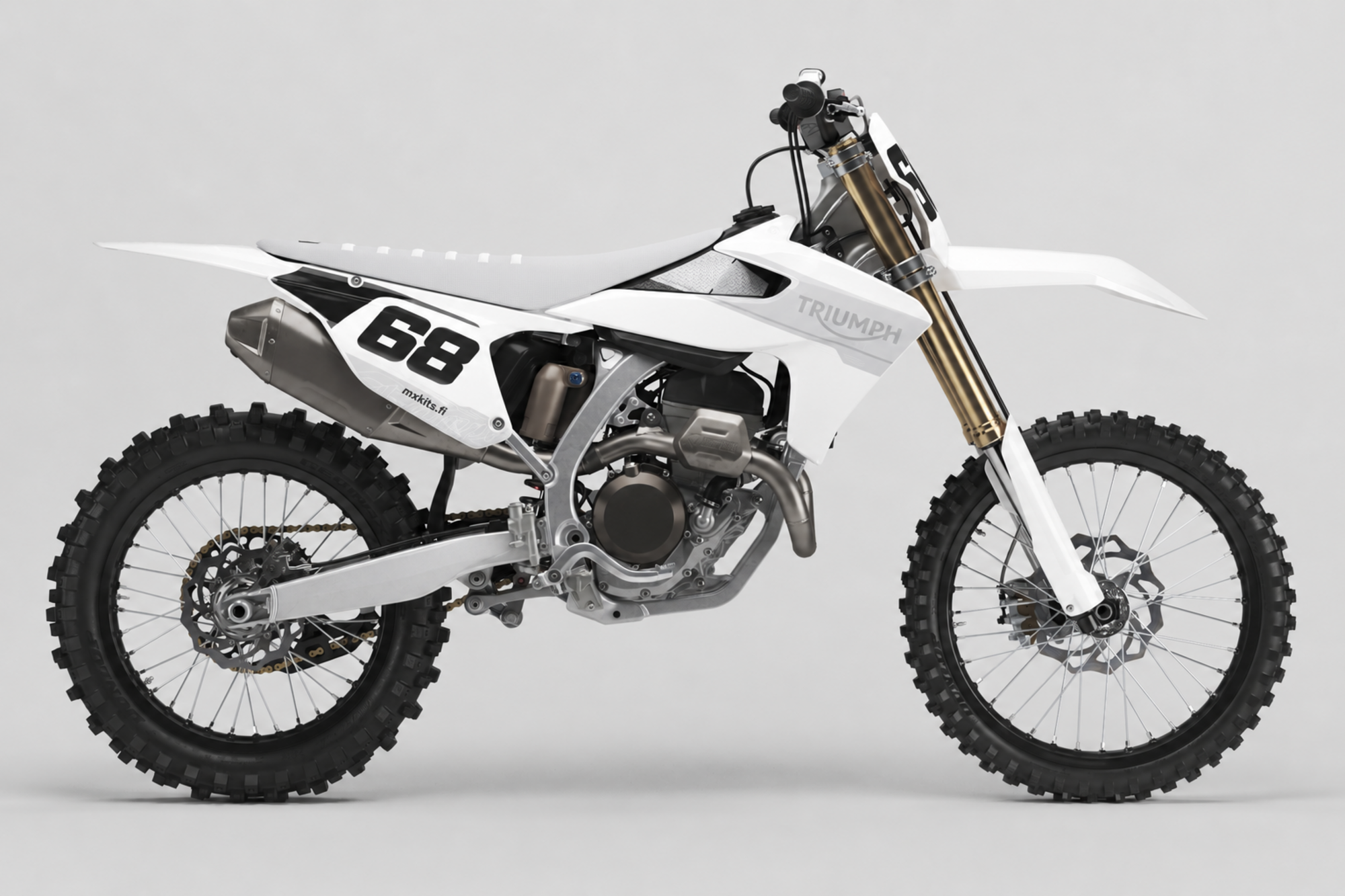 Valkoinen Triumph-motocrosspyörä jääharmailla ja hopeisilla grafiikka-aksenteilla, numero 68, TRIUMPH ja mxkits.fi.