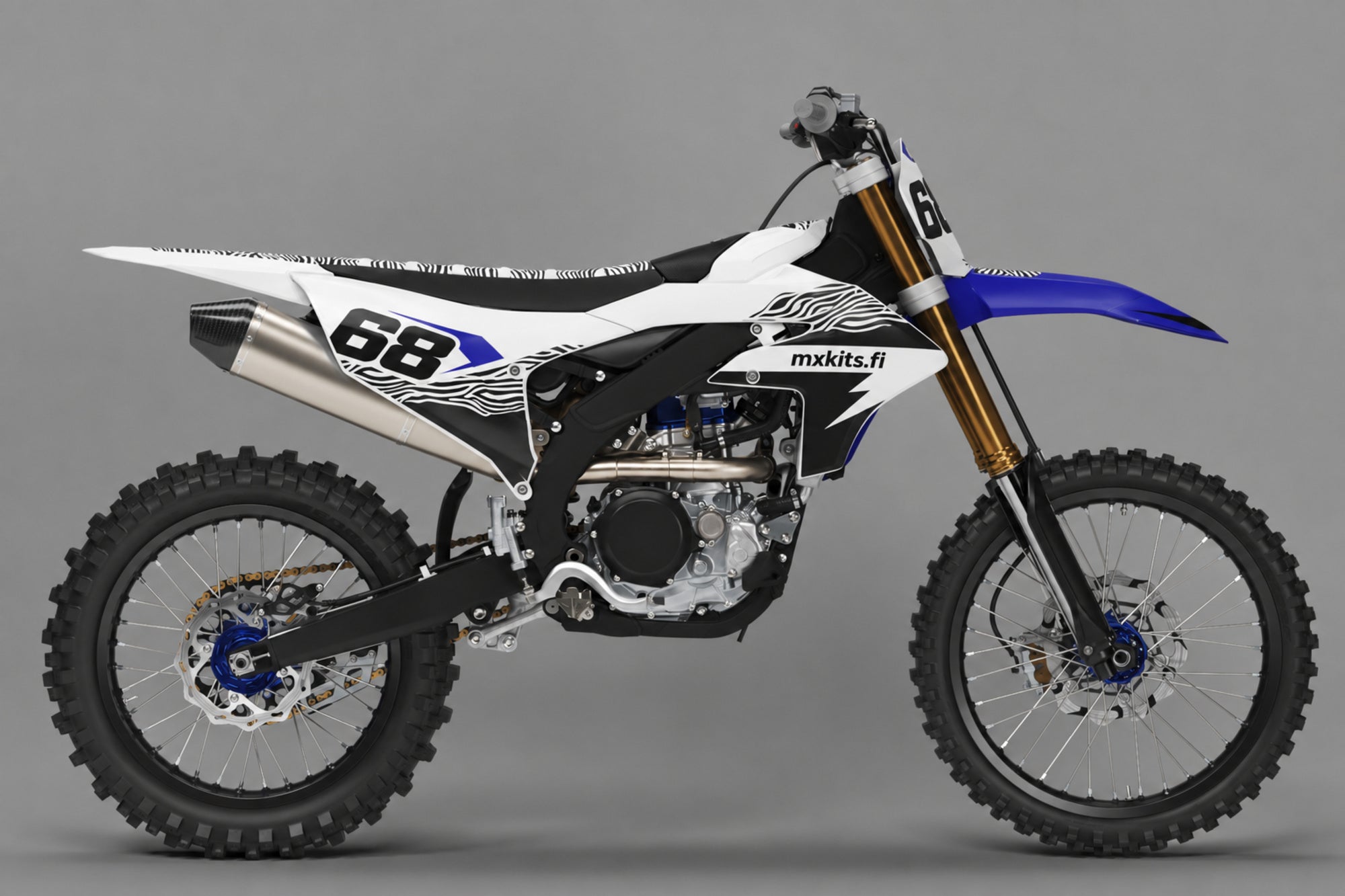 Yamaha Aaltokoodi sponsoriton motocross-tarrasarja numerolla 68 ja mxkits.fi-grafiikalla, Yamaha-sininen, kontrastisävy, tumma antrasiitti ja valkoinen, studionäkymä