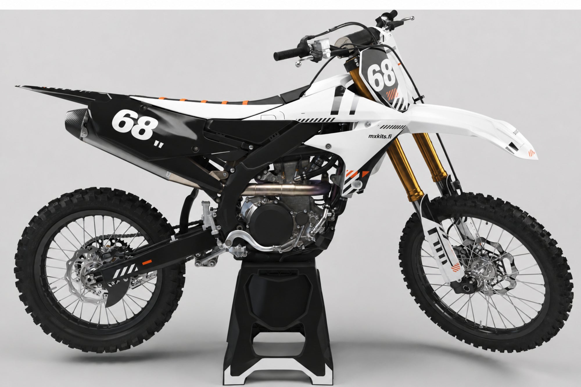 Yamaha Akselinuoli sponsoriton motocross-tarrasarja numerolla 68 ja mxkits.fi-grafiikalla, Yamaha-sininen, kontrastisävy, tumma antrasiitti ja valkoinen, studionäkymä