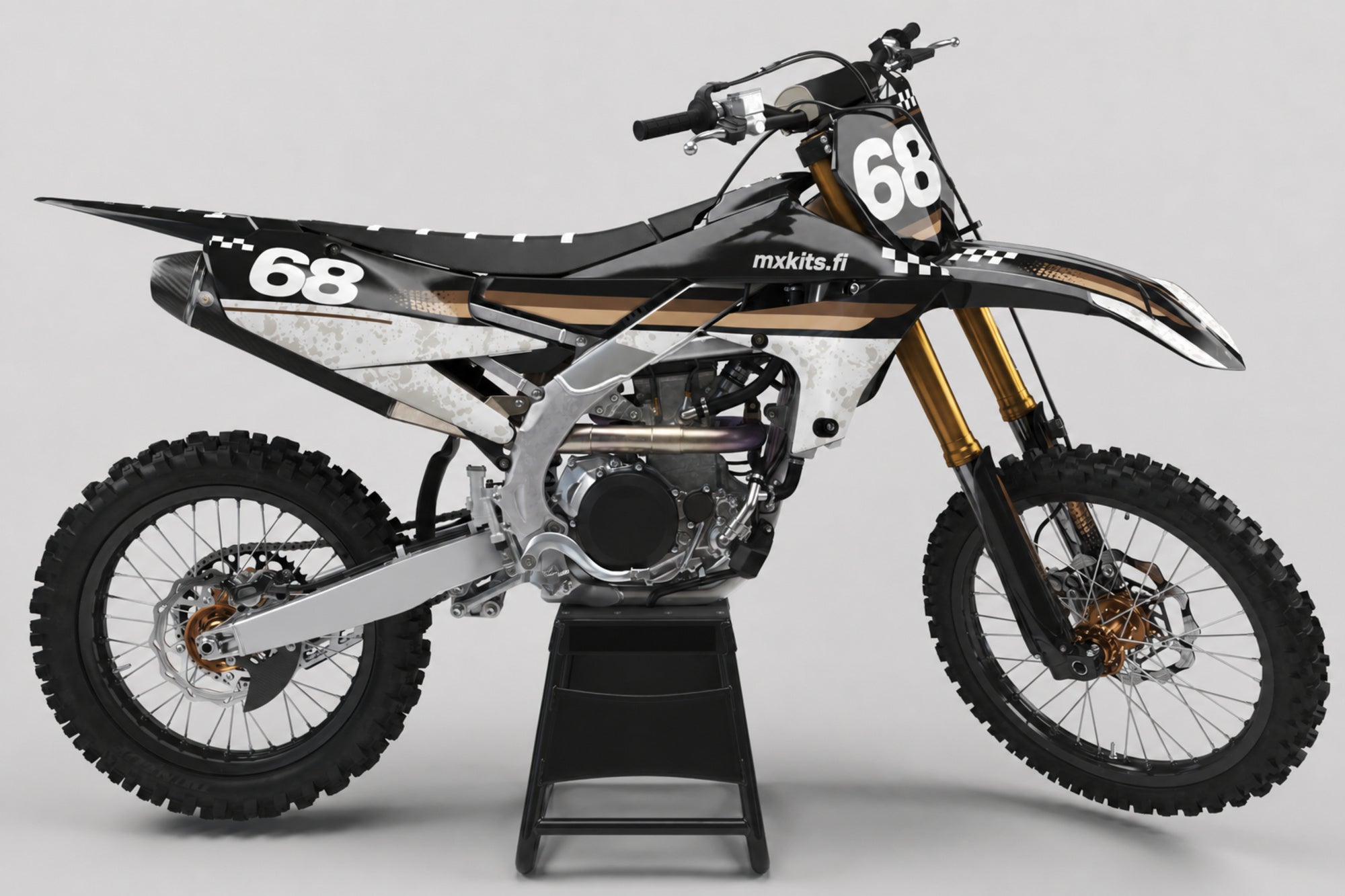Yamaha Huurrekoodi sponsoriton motocross-tarrasarja numerolla 68 ja mxkits.fi-grafiikalla, valkoinen, hopeanharmaa, Yamaha-sininen ja syaani, studionäkymä
