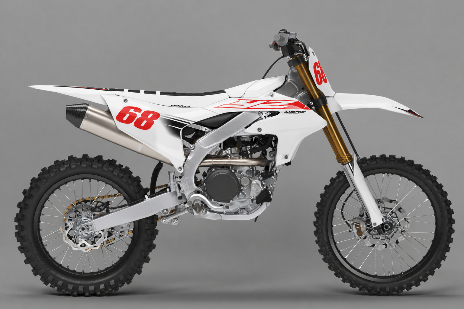 Valkopunainen Yamaha motocross-grafiikkasarja, numero 68 etu- ja sivukilvessä, studio-sivukuva