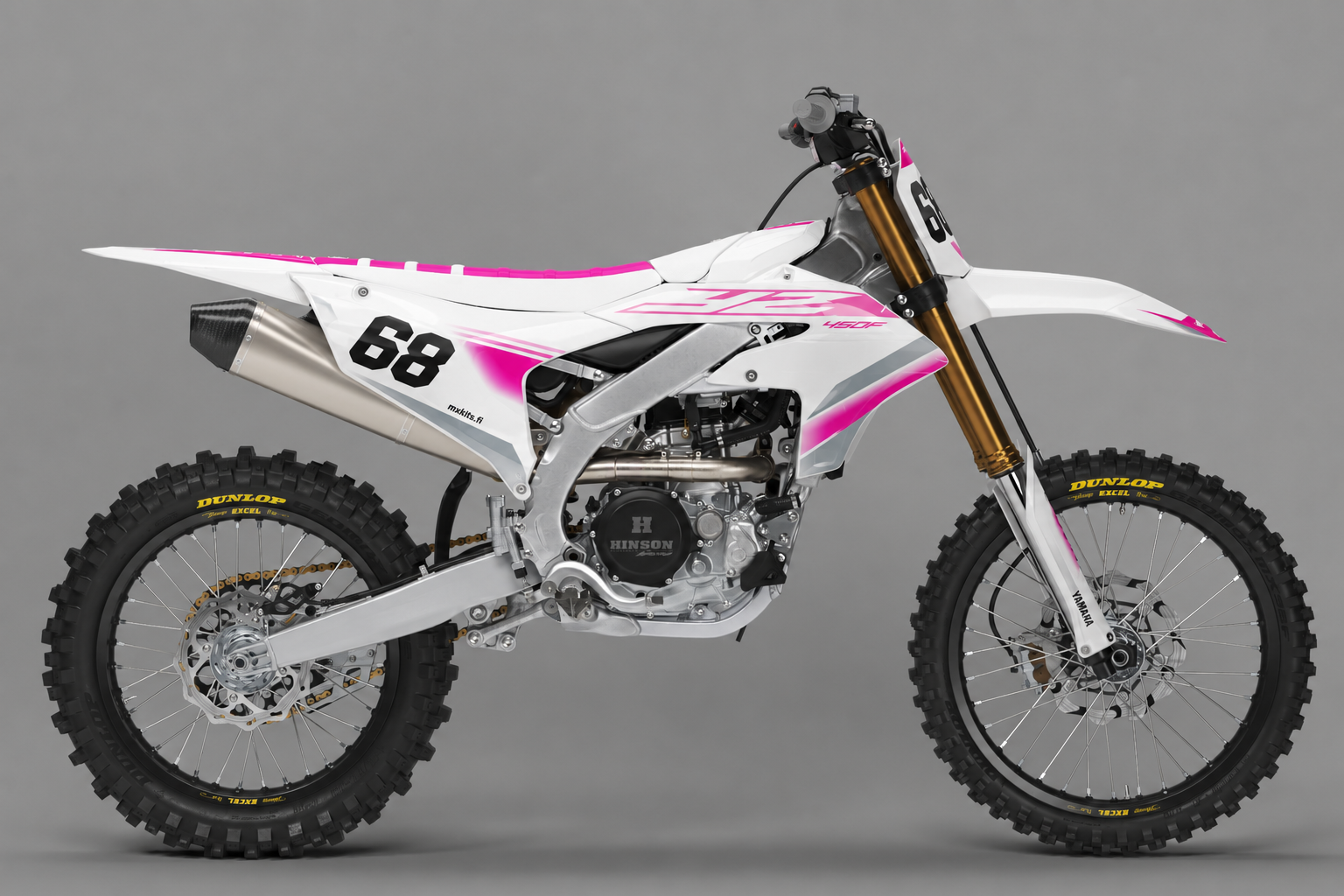 Valkoinen ja pinkki Yamaha YZ-F motocross-tarrasarja, numero 68, koko pyörä sivukuvassa